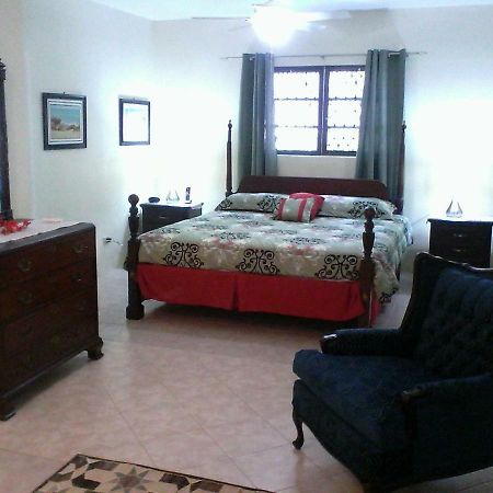 Appartamento Gillys Dream Nassau Esterno foto